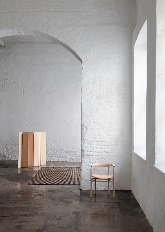 Linea Chair w/ Arms